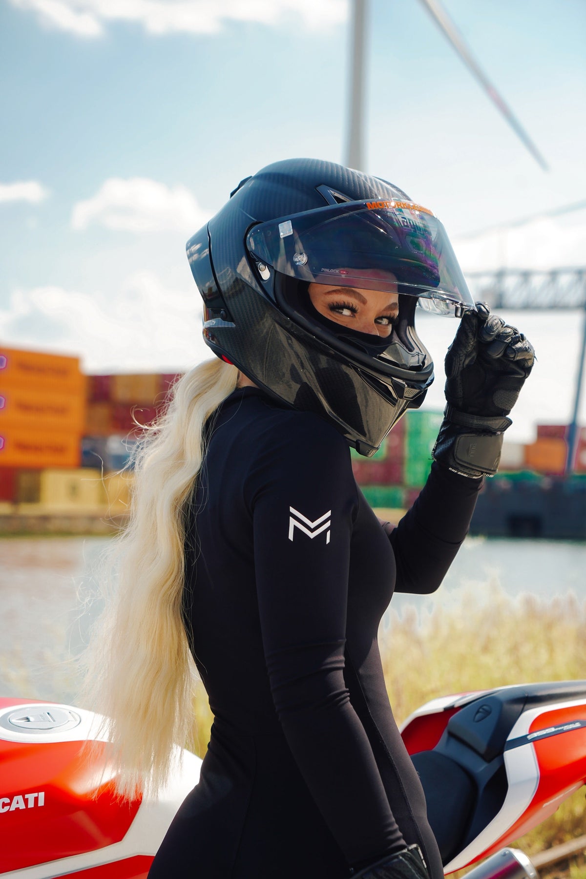 What to Wear Under Your Motorcycle Gear in 30 °C: The Feline Way